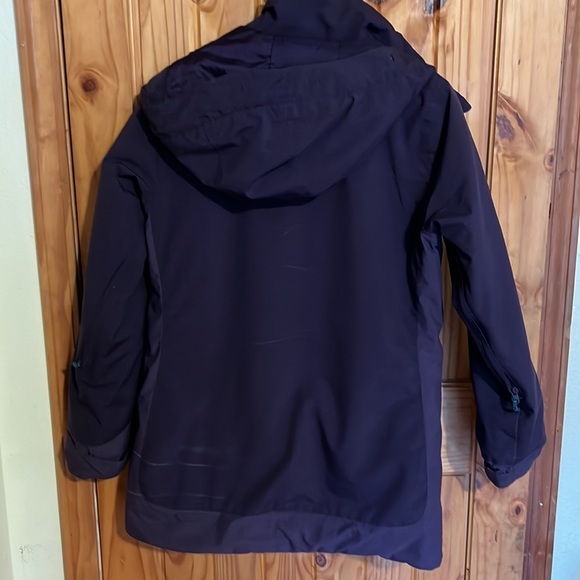 Women’s Burton Snowboard Jacket - Picture 4 of 12